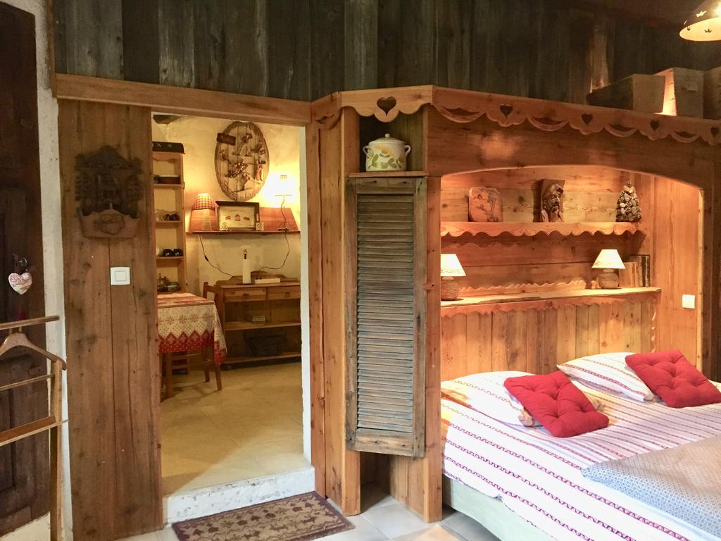 Bed and Breakfast Les Means Meolans-Revel Екстер'єр фото