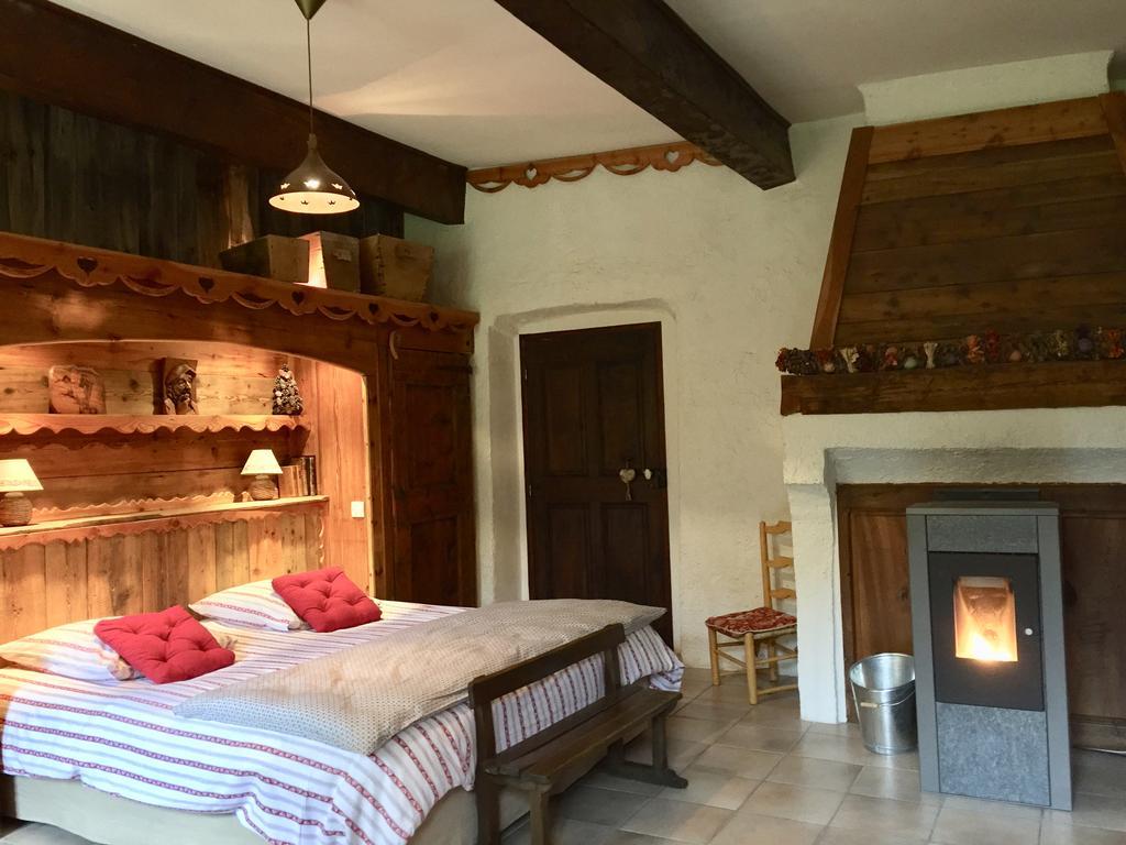 Bed and Breakfast Les Means Meolans-Revel Екстер'єр фото