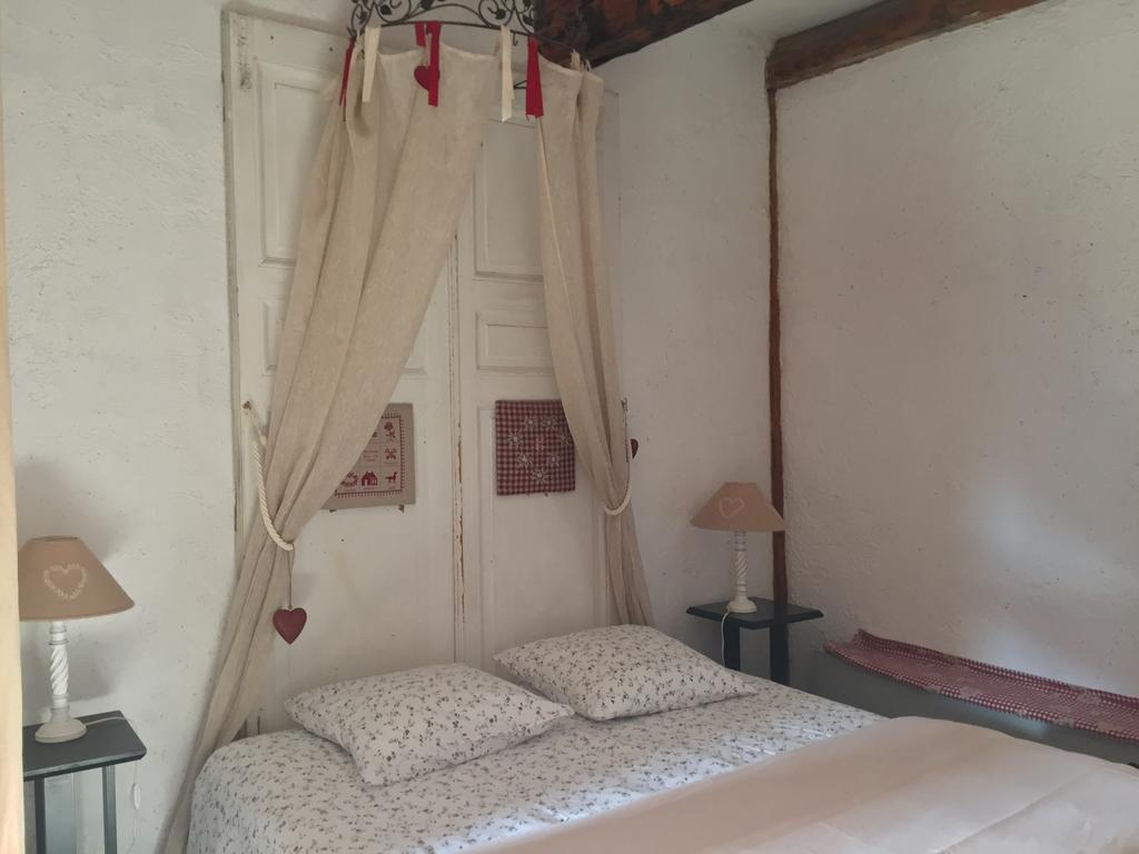 Bed and Breakfast Les Means Meolans-Revel Екстер'єр фото