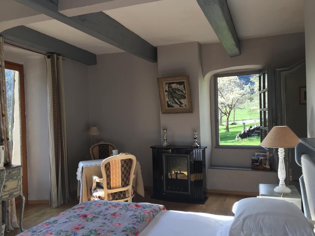 Bed and Breakfast Les Means Meolans-Revel Екстер'єр фото